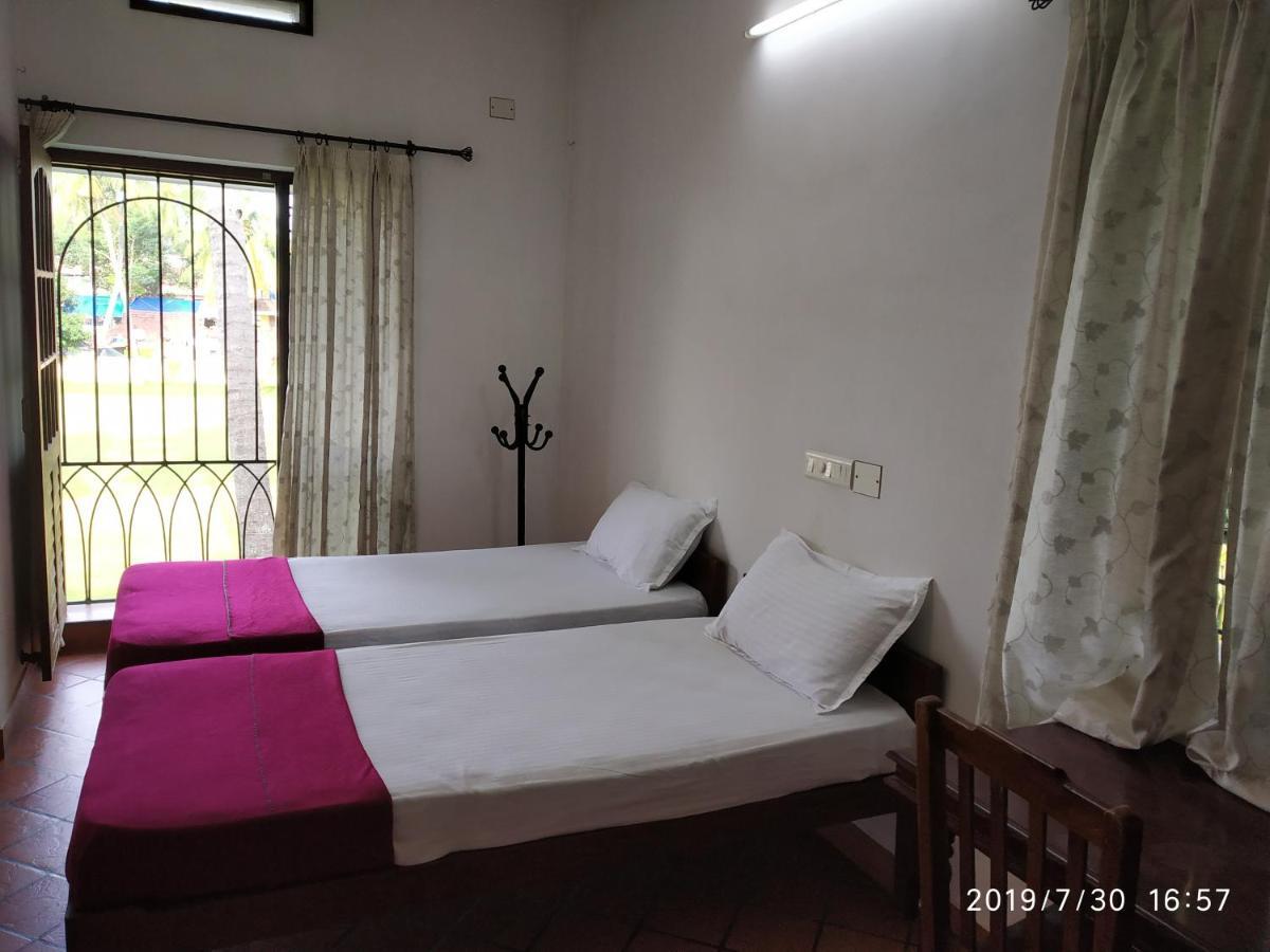 Spice Holidays Hotel Kochi Exterior foto
