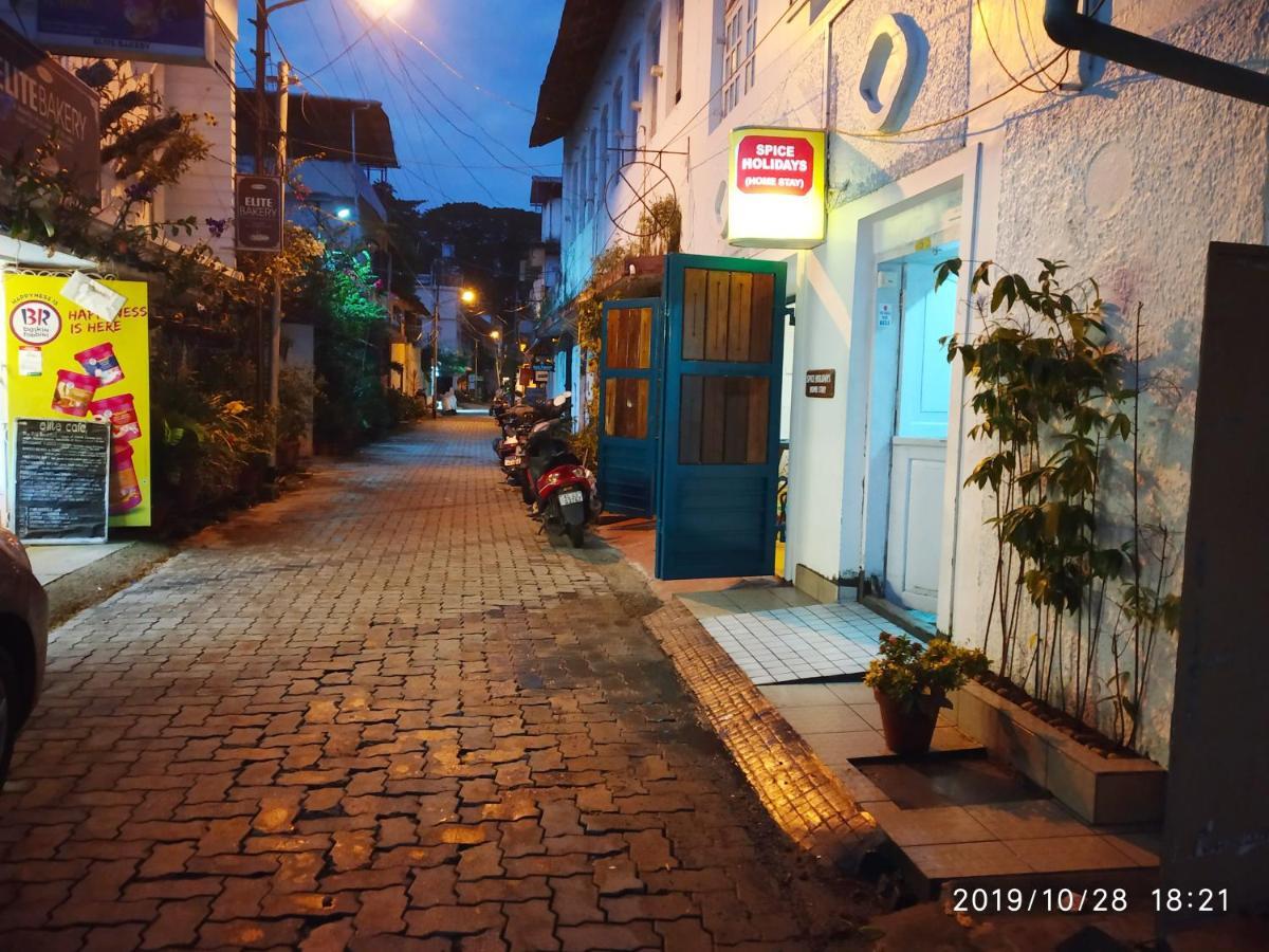 Spice Holidays Hotel Kochi Exterior foto