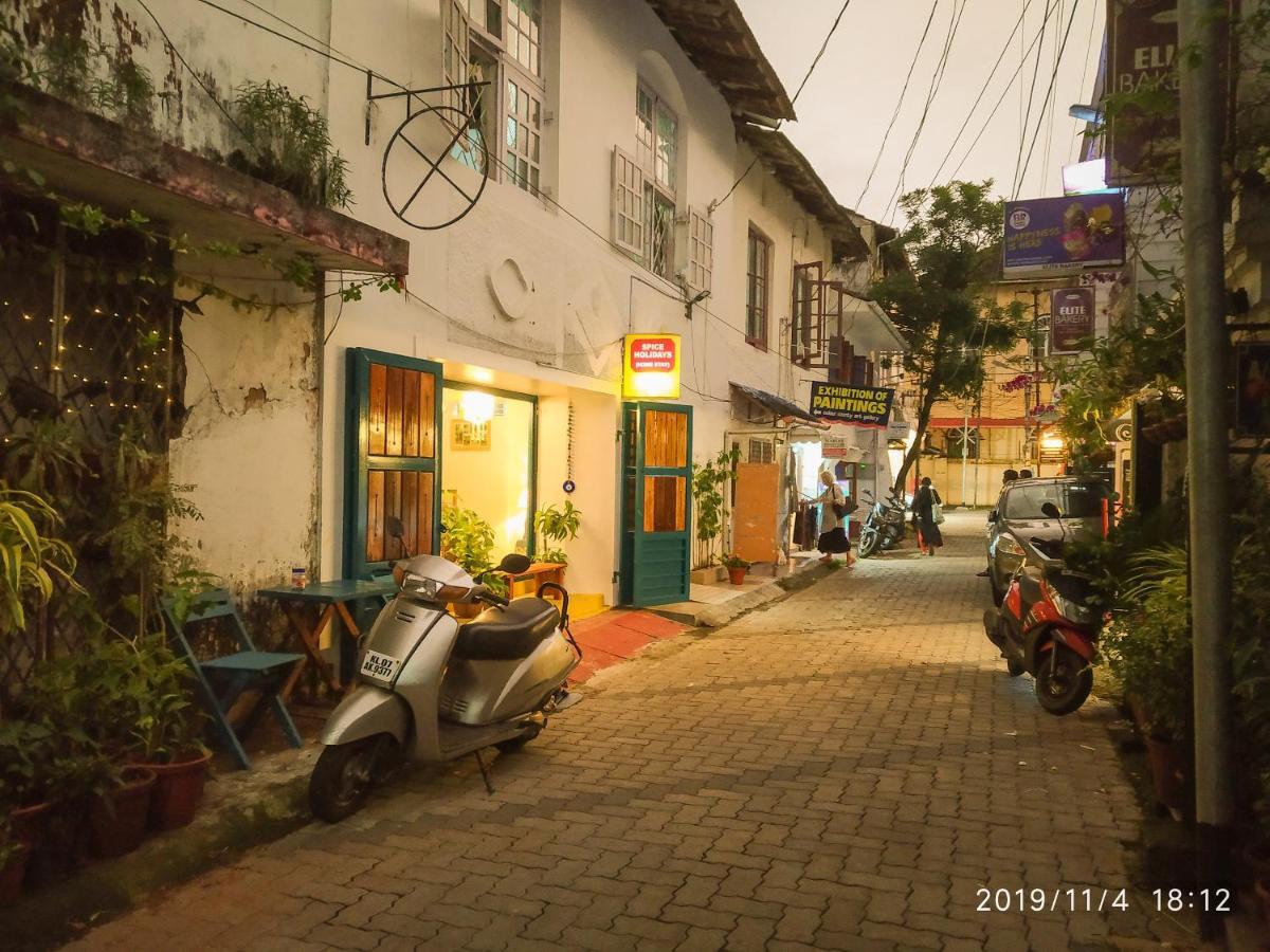 Spice Holidays Hotel Kochi Exterior foto